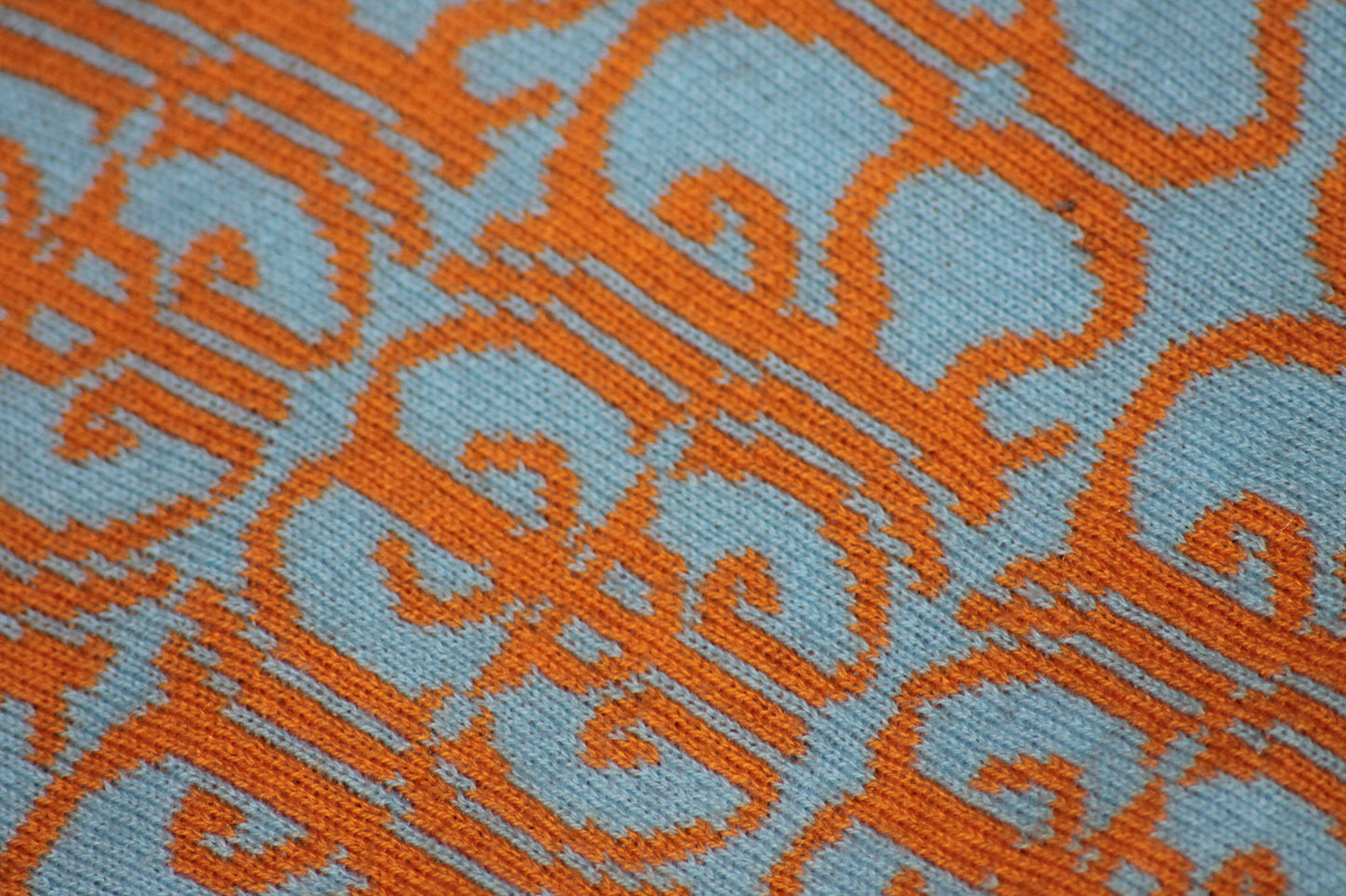 Jogging Bleu ciel et orange Knitted. BRAKO Couture.