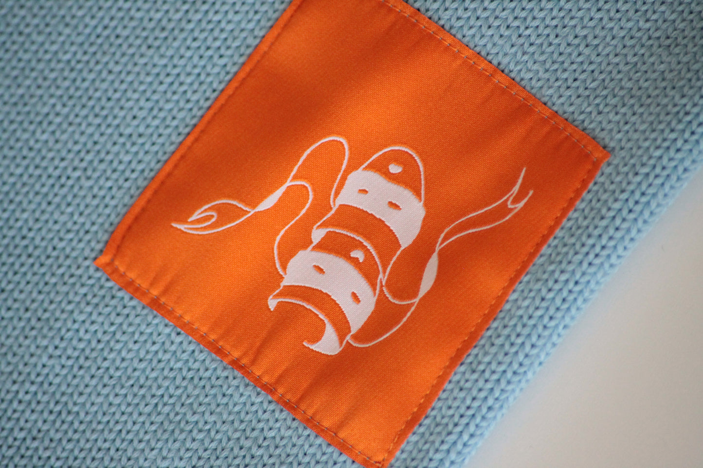 Jogging Bleu ciel et orange Knitted. BRAKO Couture.